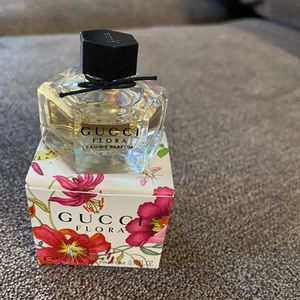 NIB WOMEN GUCCI FLORA SPLASH